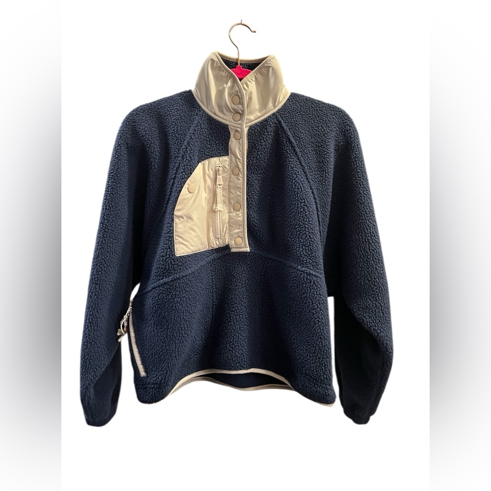 SOLD Free People Hit the slopes pull over Jacket
